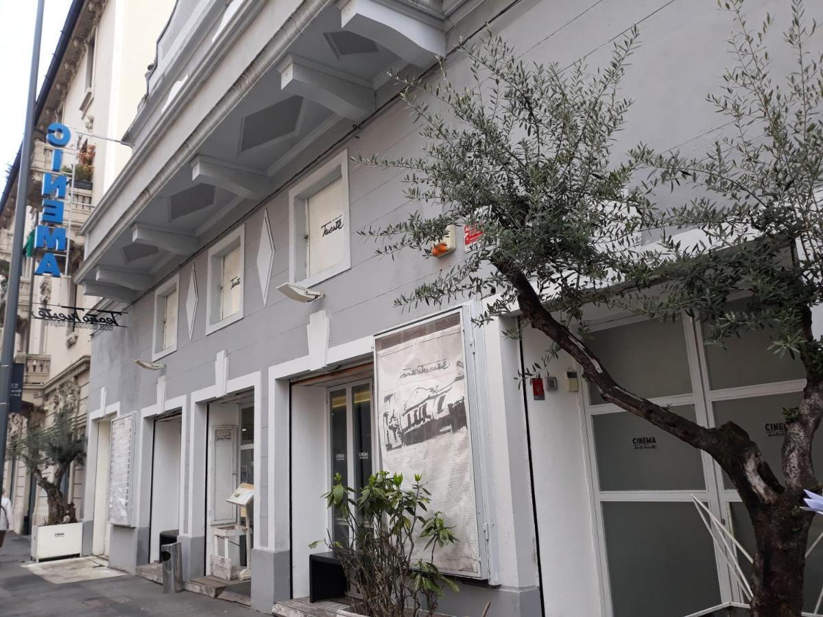 La Locanda Del Teatro Milan Bagian luar foto