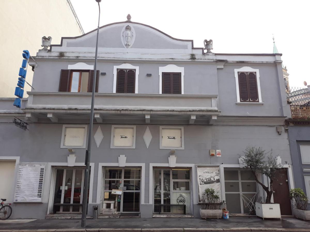 La Locanda Del Teatro Milan Bagian luar foto