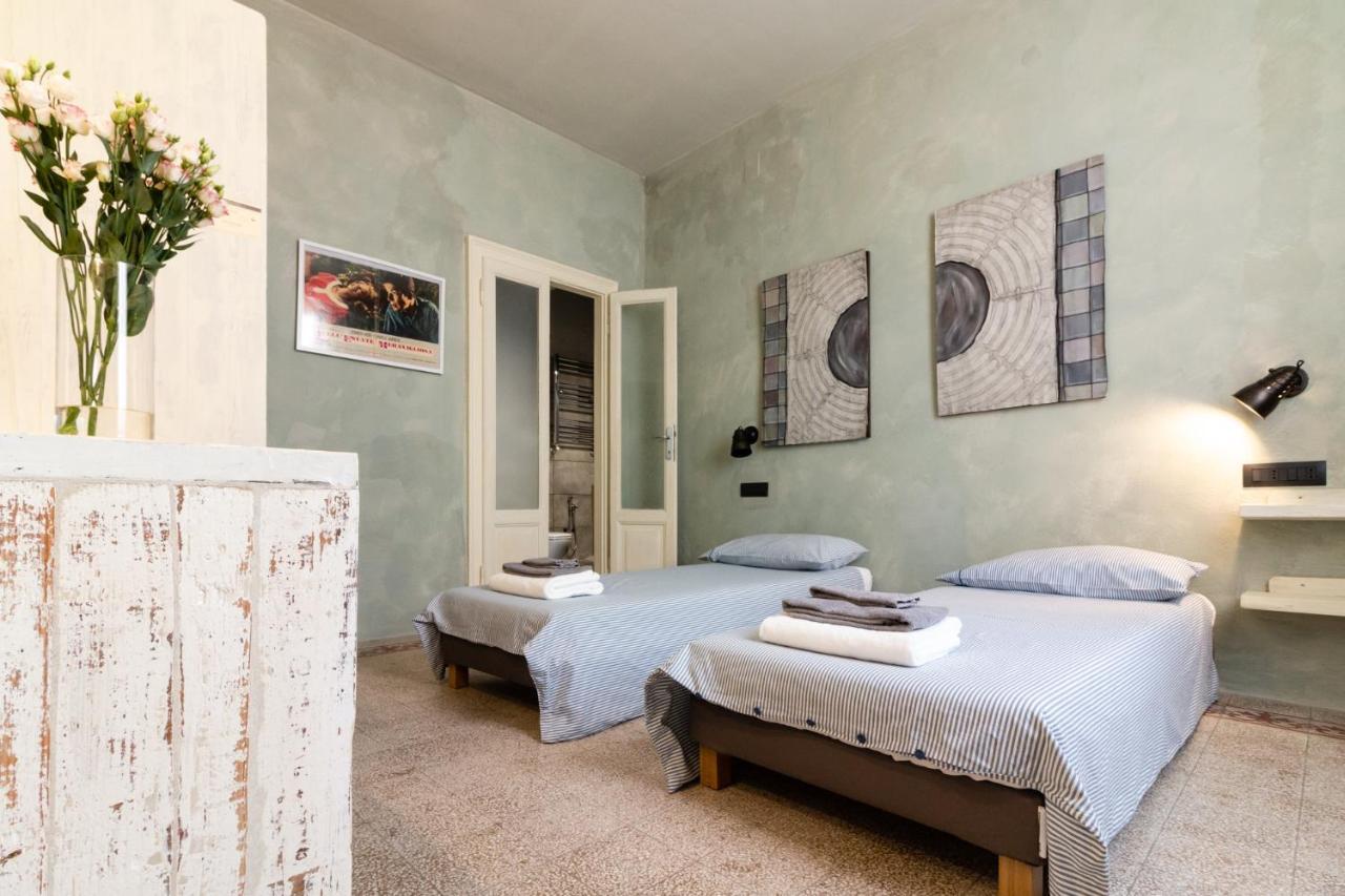 La Locanda Del Teatro Milan Bagian luar foto