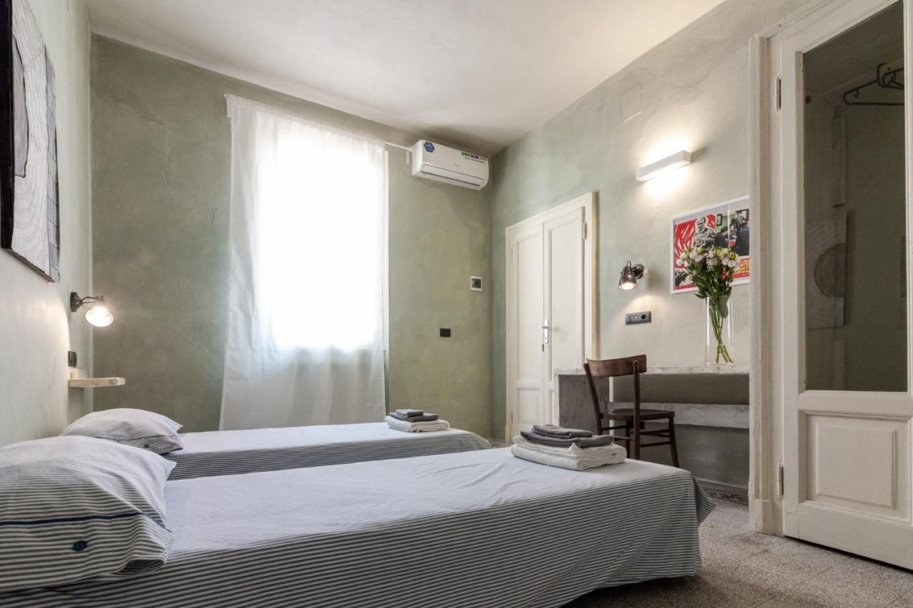 La Locanda Del Teatro Milan Bagian luar foto