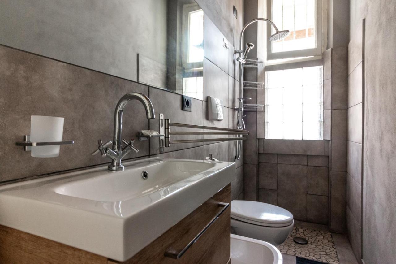 La Locanda Del Teatro Milan Bagian luar foto